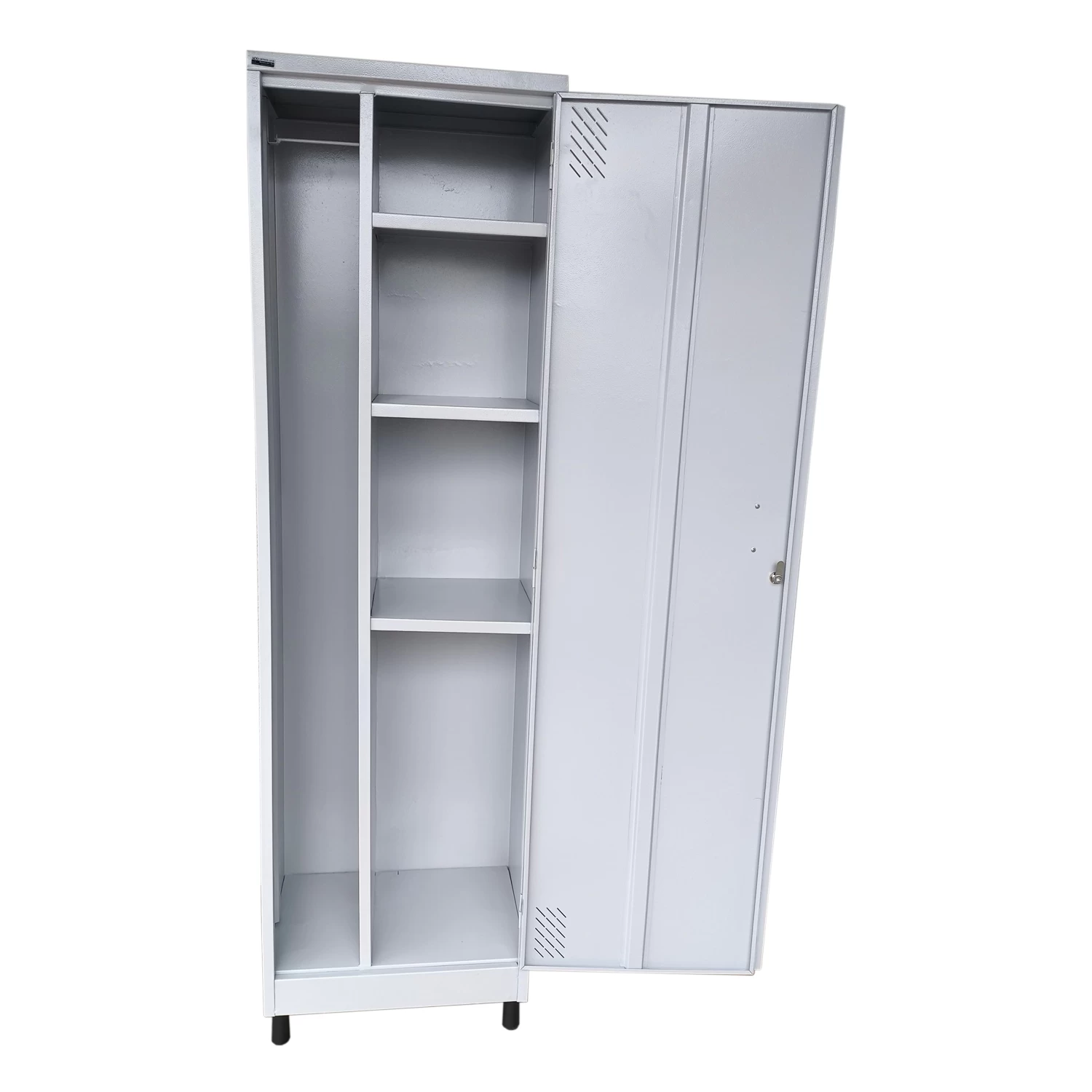 armario de limpeza cinza